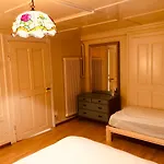 Simple Flat 64m2 Center Private Parking Small Bathroom Burgdorf