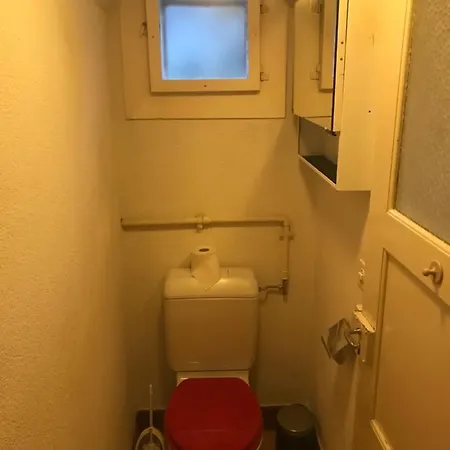 Simple Flat 64m2 Center Private Parking Small Bathroom *