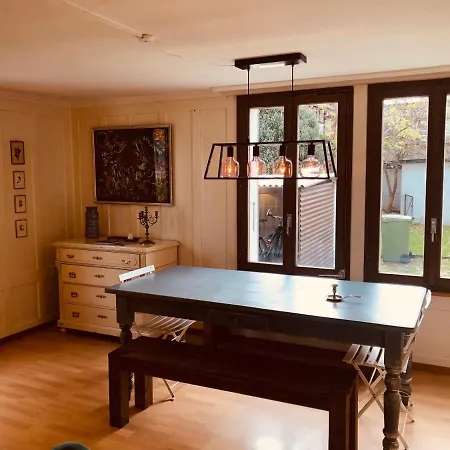 Simple Flat 64m2 Center Private Parking Small Bathroom アパート *