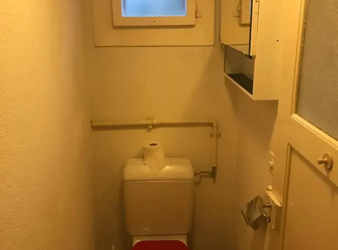 Simple Flat 64m2 Center Private Parking Small Bathroom *