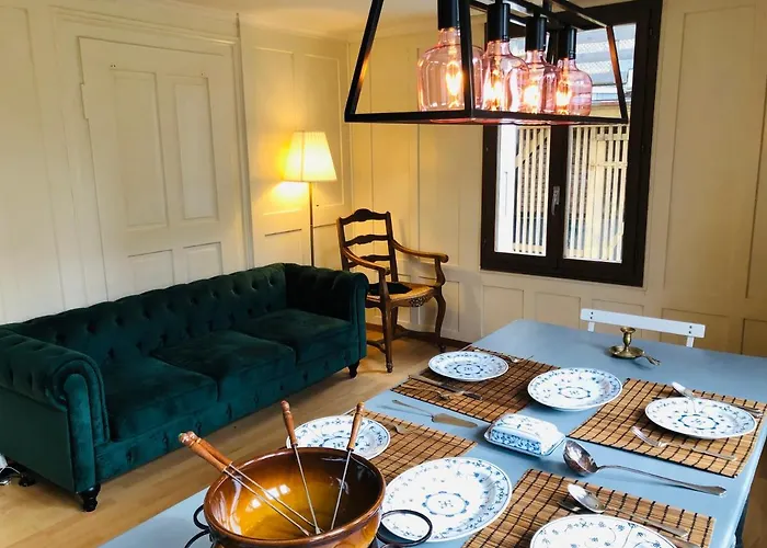 Simple Flat 64m2 Center Private Parking Small Bathroom